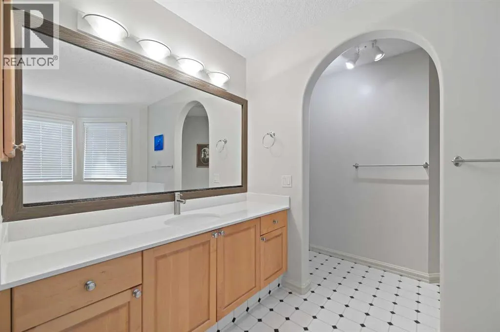 41 Strathridge Crescent SW