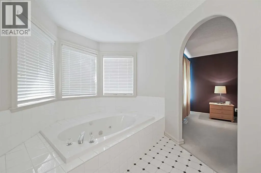 41 Strathridge Crescent SW