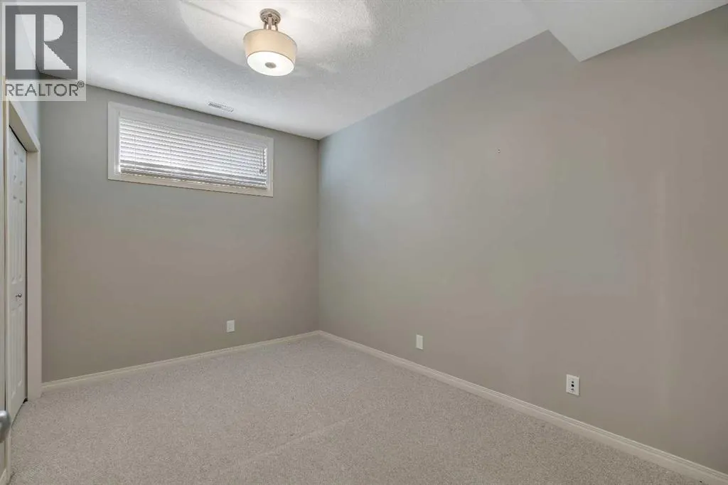 106 Thornbird Way SE