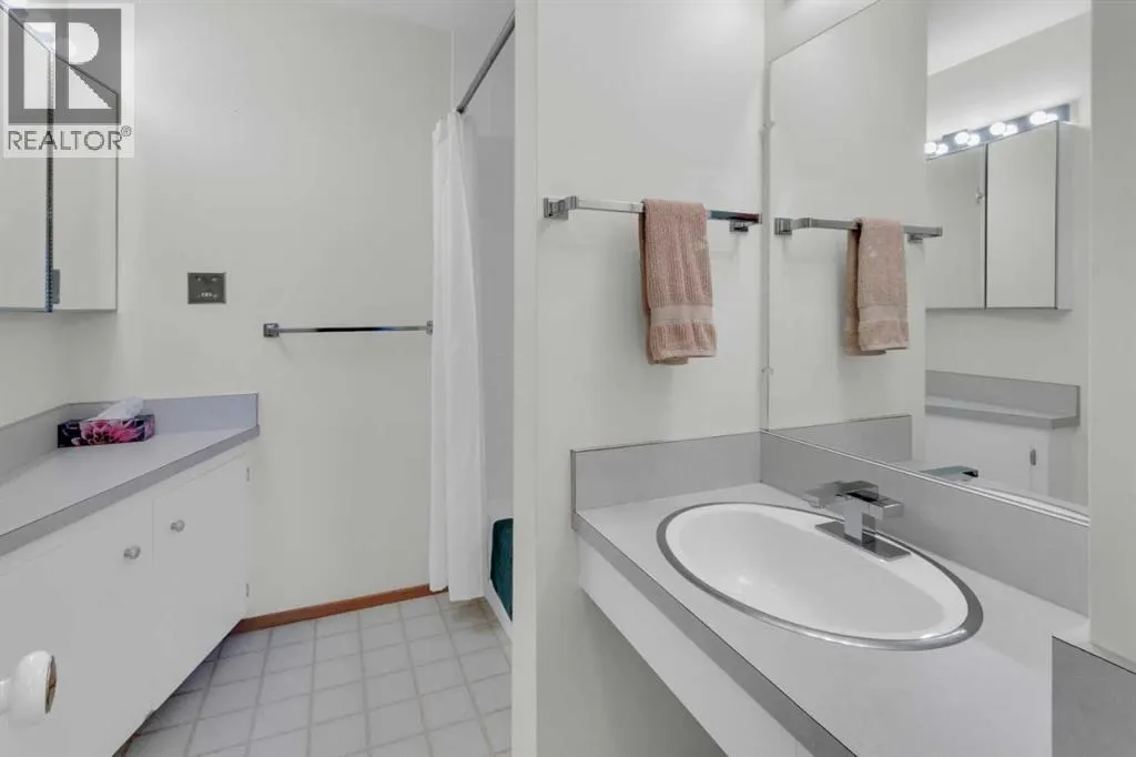 2711 Crawford Road NW