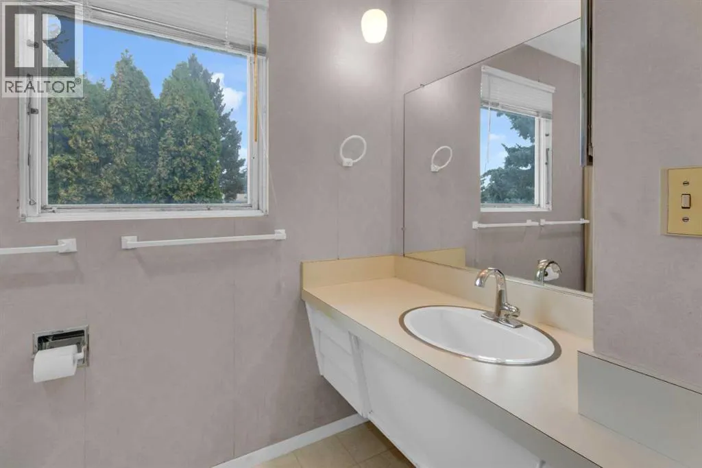 2711 Crawford Road NW