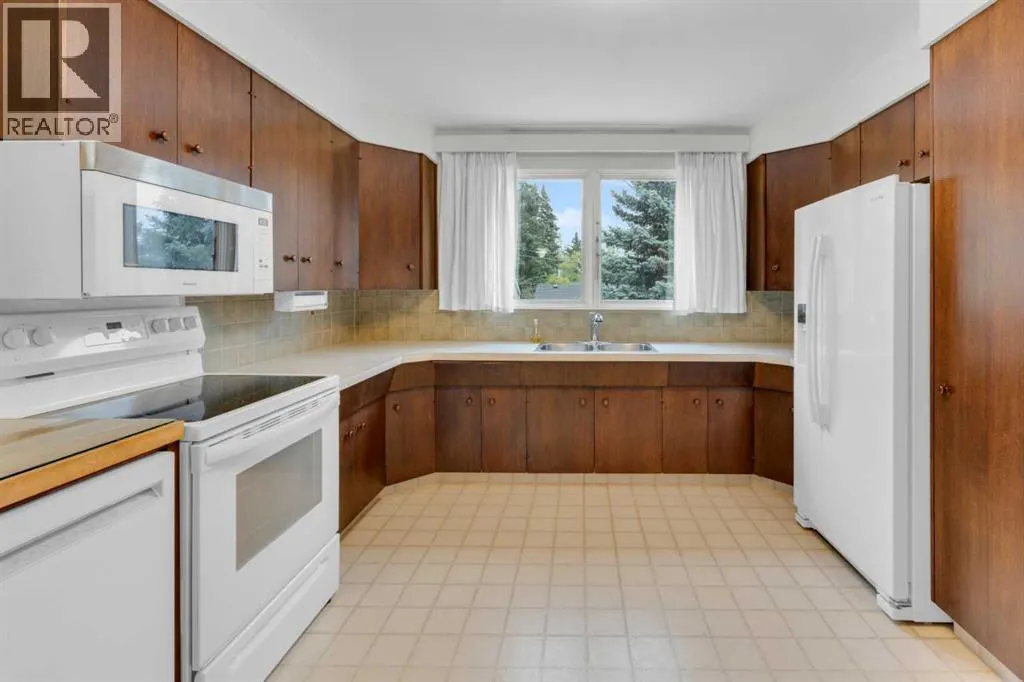 2711 Crawford Road NW