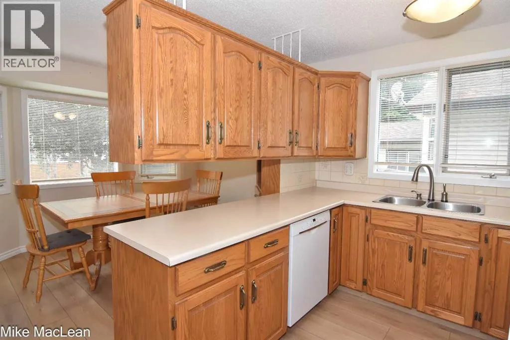 723 Whitehill Way NE