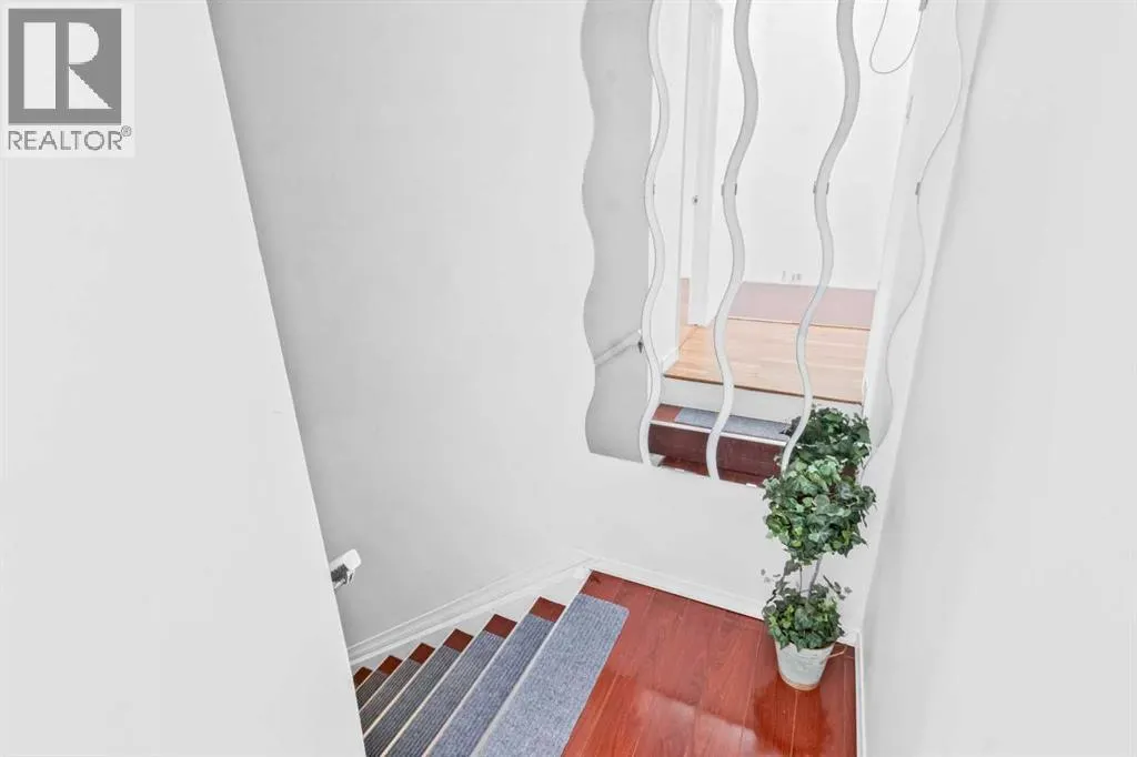 8, 3726 Centre Street NE