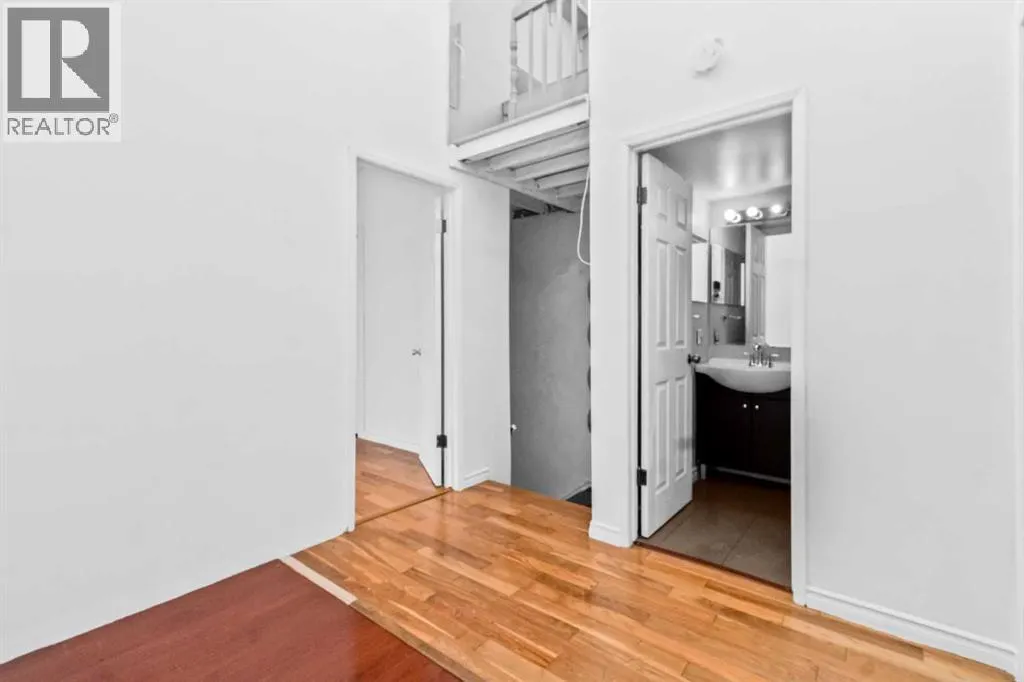 8, 3726 Centre Street NE