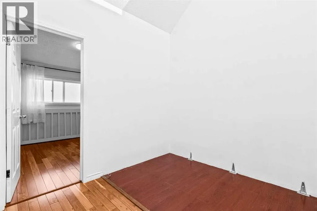 8, 3726 Centre Street NE