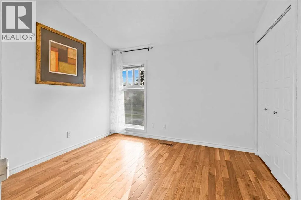 8, 3726 Centre Street NE