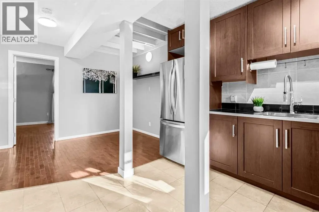 8, 3726 Centre Street NE