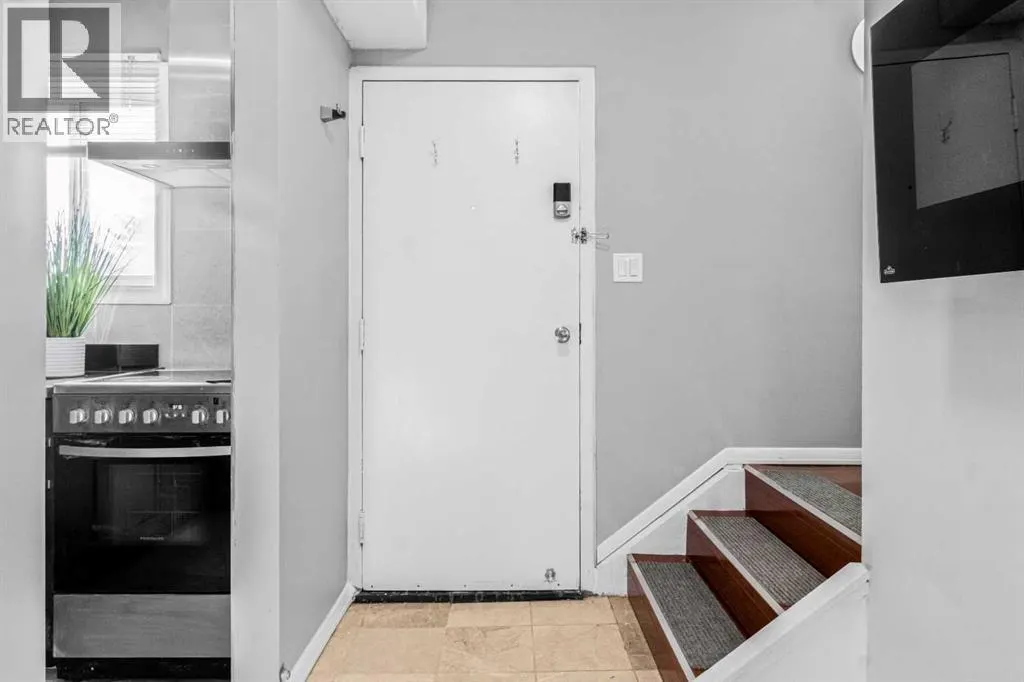 8, 3726 Centre Street NE