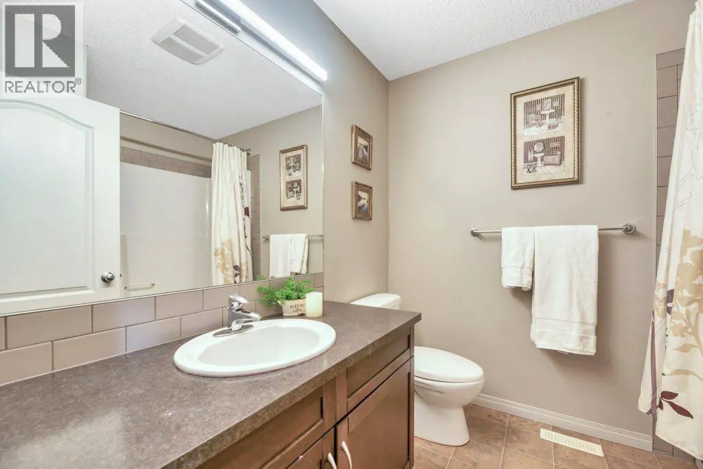 32 Copperpond Heights SE