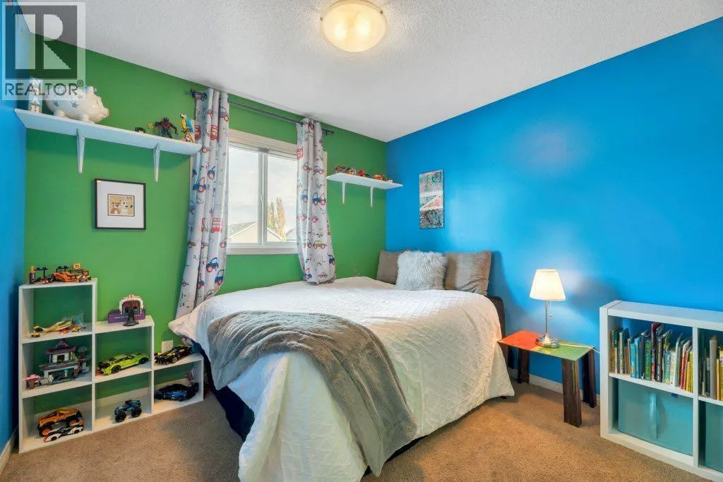 32 Copperpond Heights SE