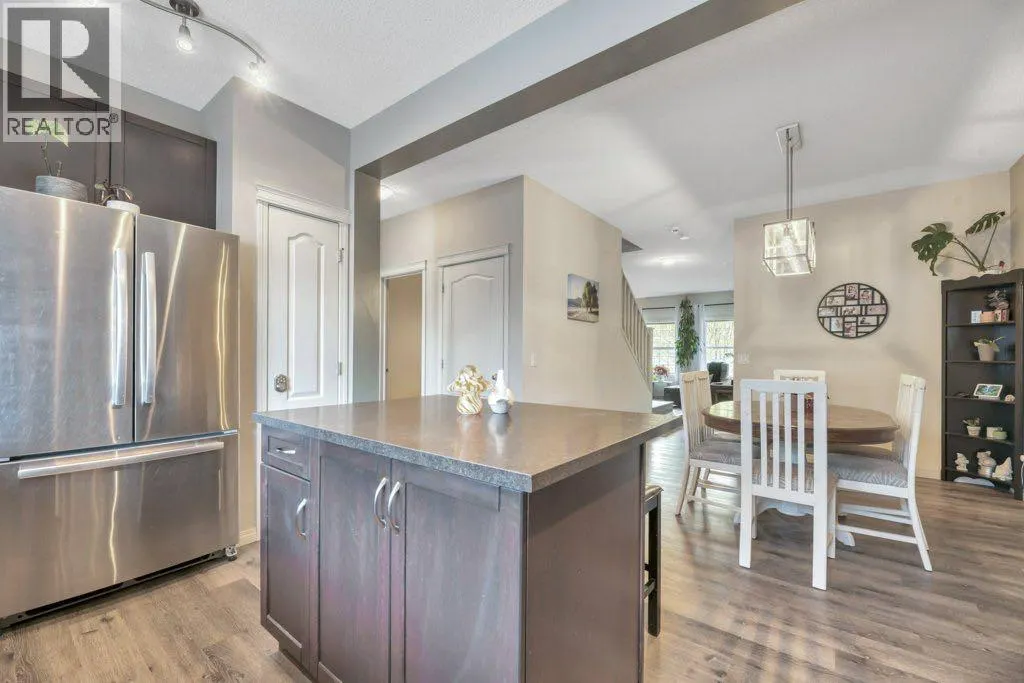 32 Copperpond Heights SE