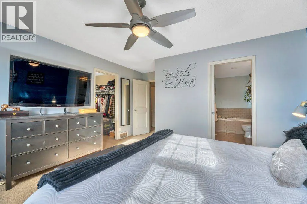 32 Copperpond Heights SE