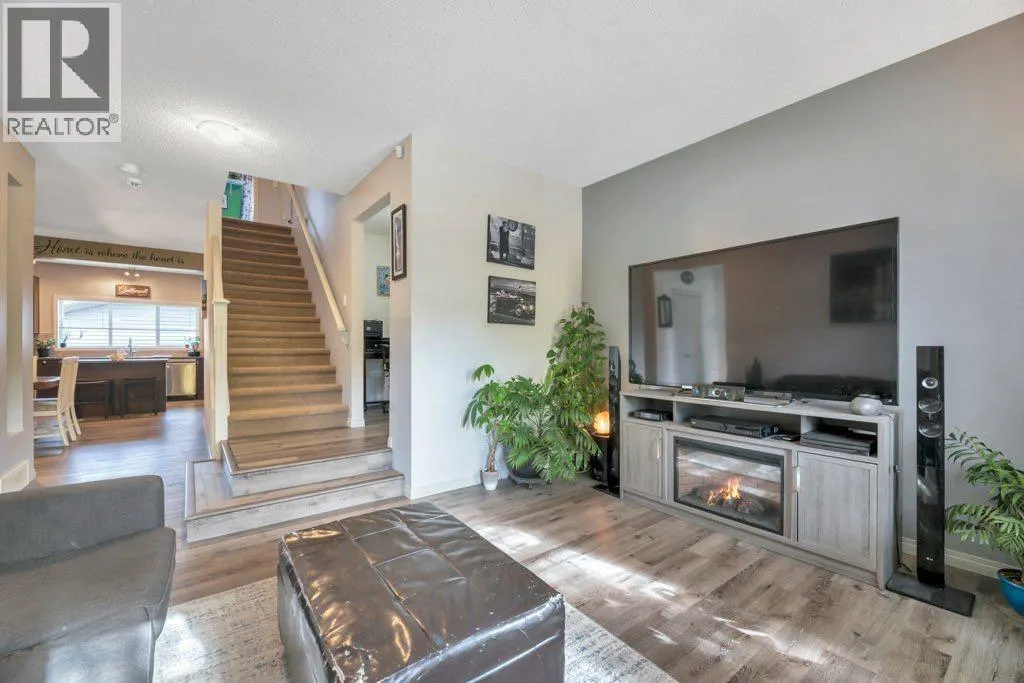 32 Copperpond Heights SE