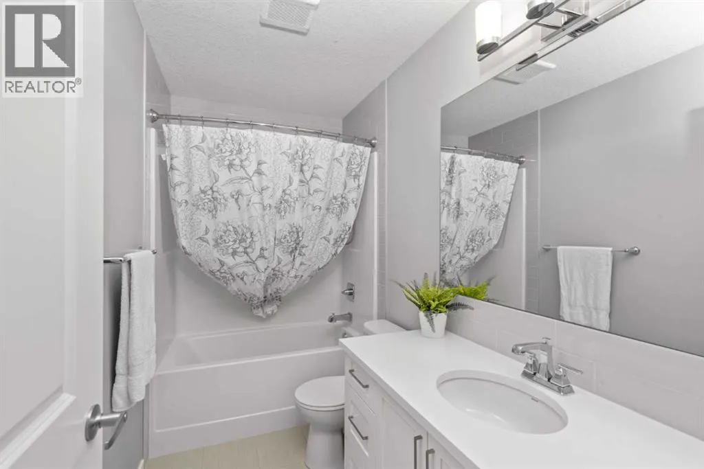 240 Cranbrook Circle SE