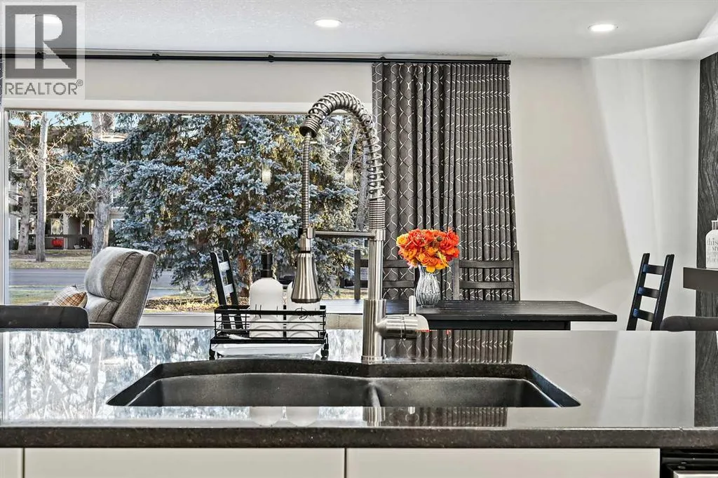 875 Midridge Drive SE