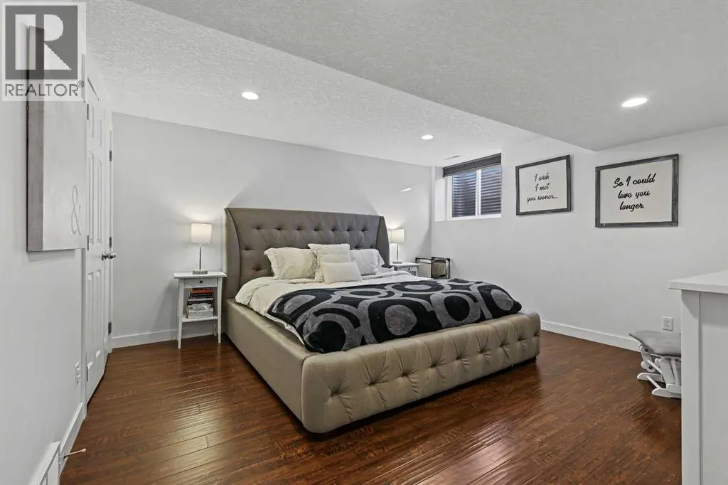 875 Midridge Drive SE