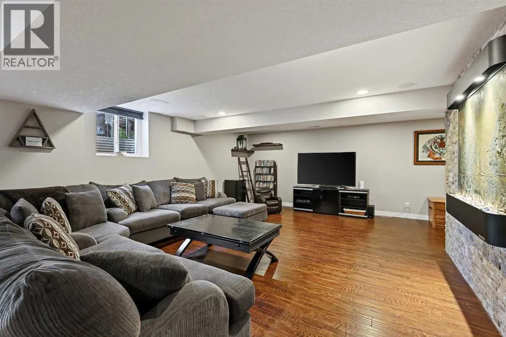 875 Midridge Drive SE