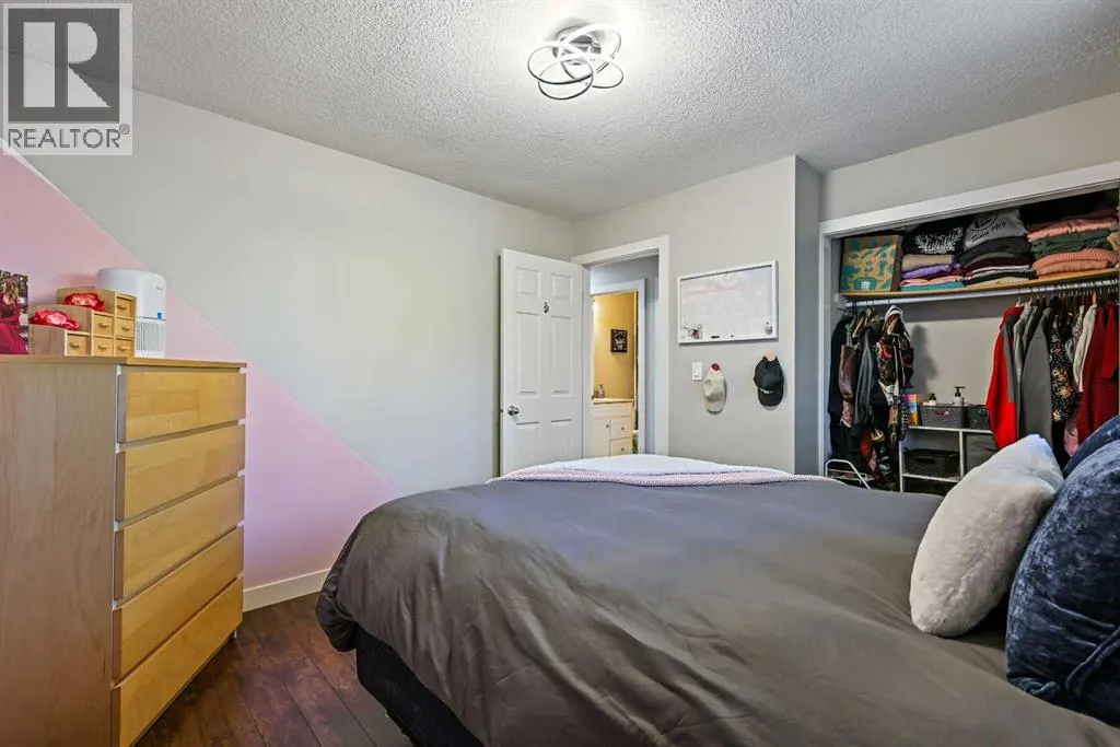 875 Midridge Drive SE