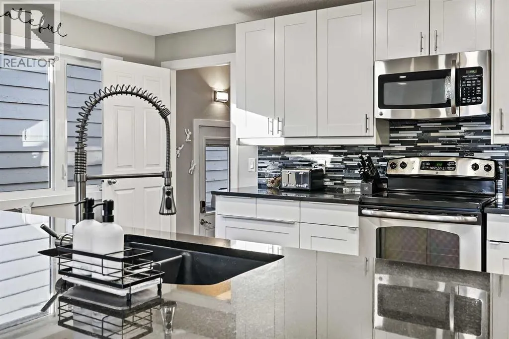 875 Midridge Drive SE