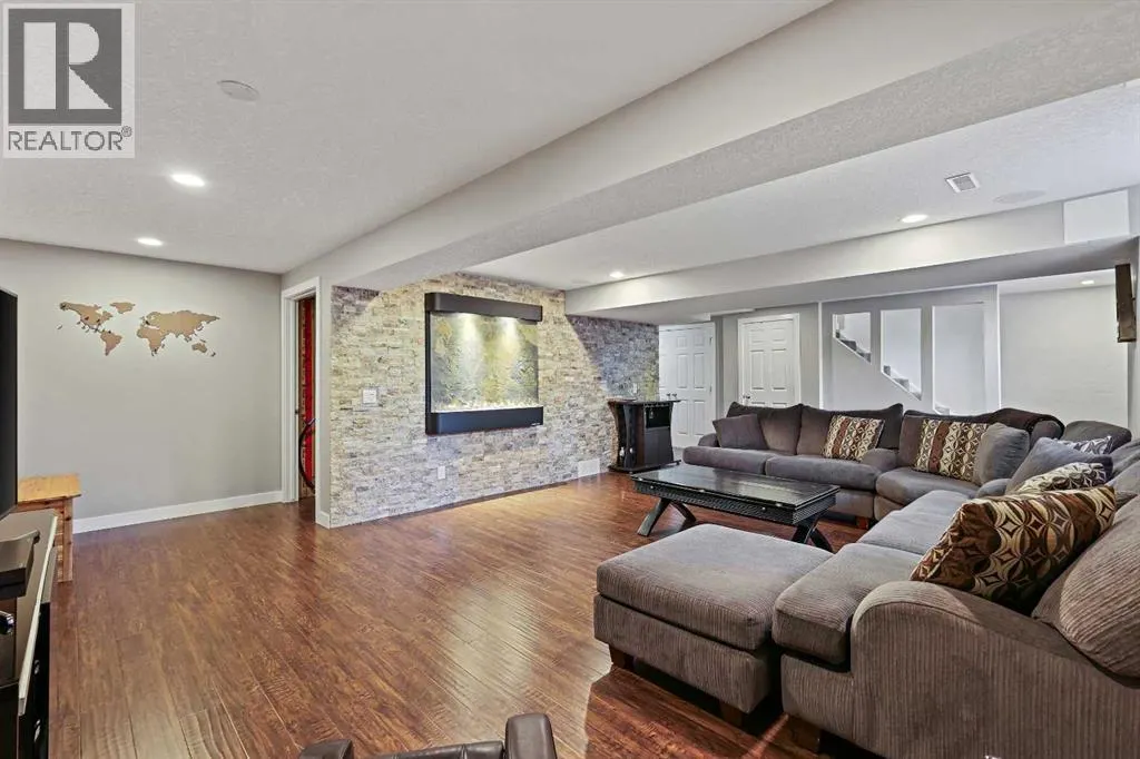 875 Midridge Drive SE