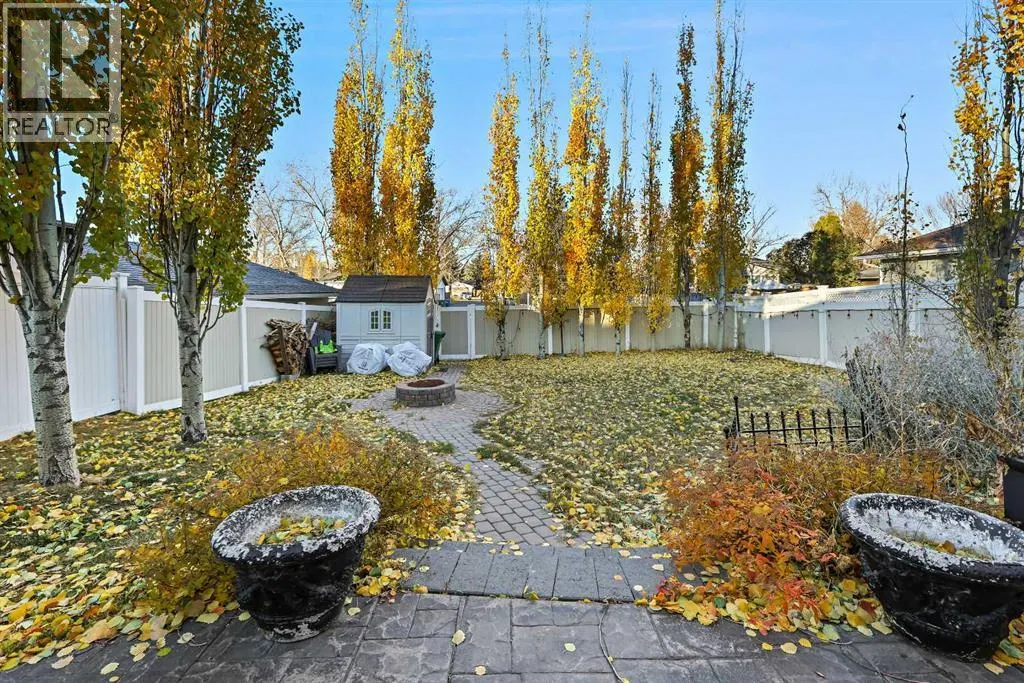 875 Midridge Drive SE