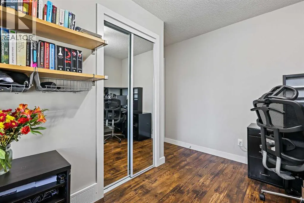 875 Midridge Drive SE