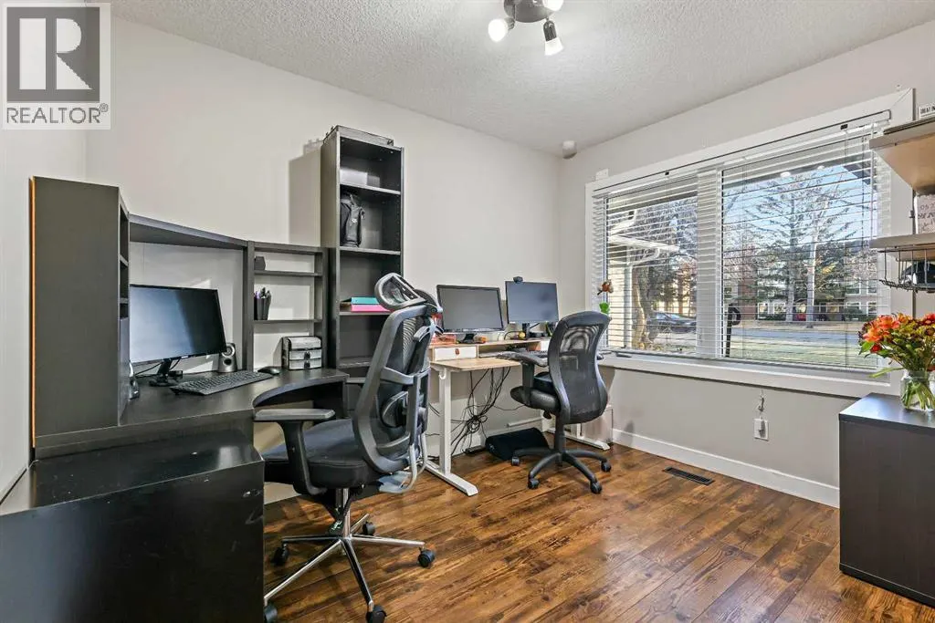 875 Midridge Drive SE