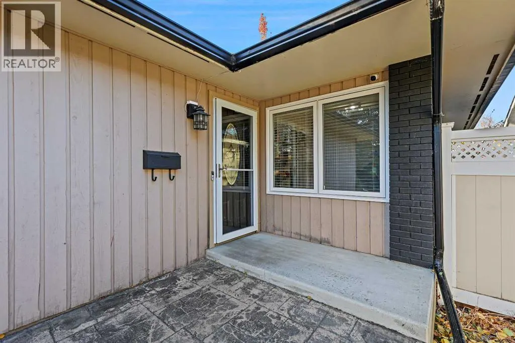 875 Midridge Drive SE