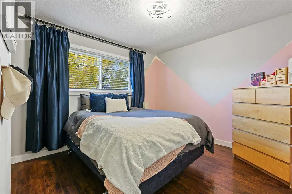 875 Midridge Drive SE