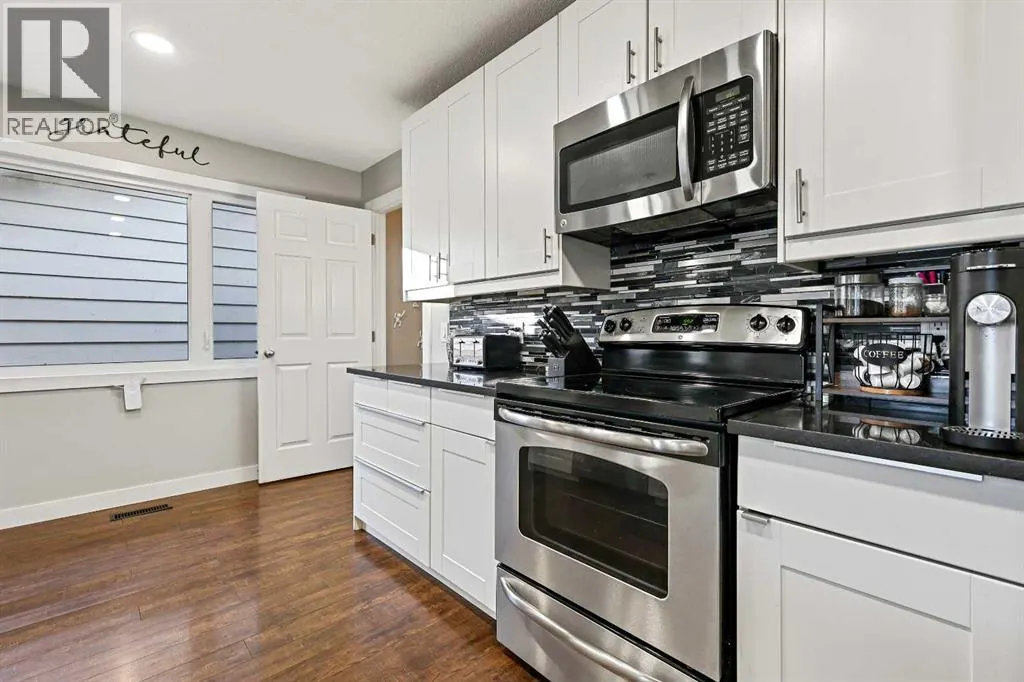 875 Midridge Drive SE