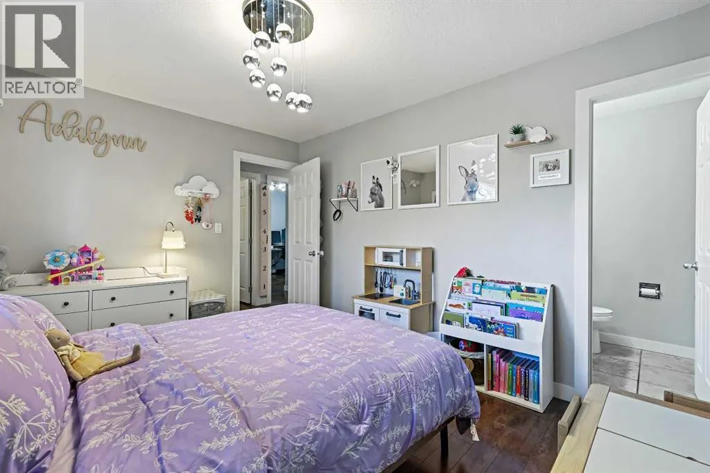 875 Midridge Drive SE