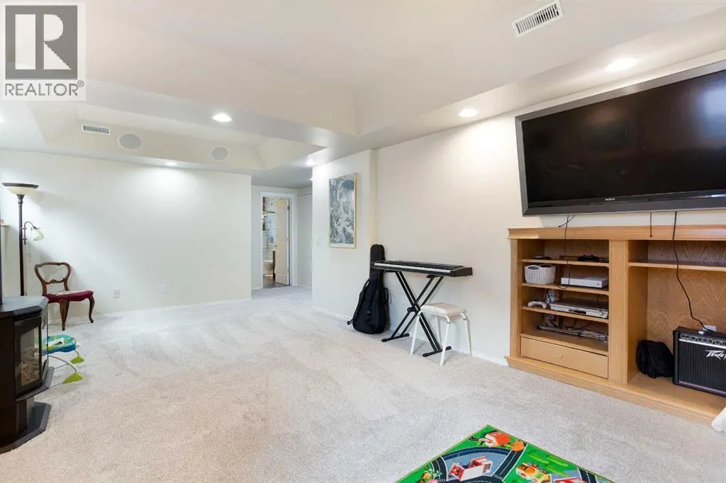 214 Canals Boulevard SW