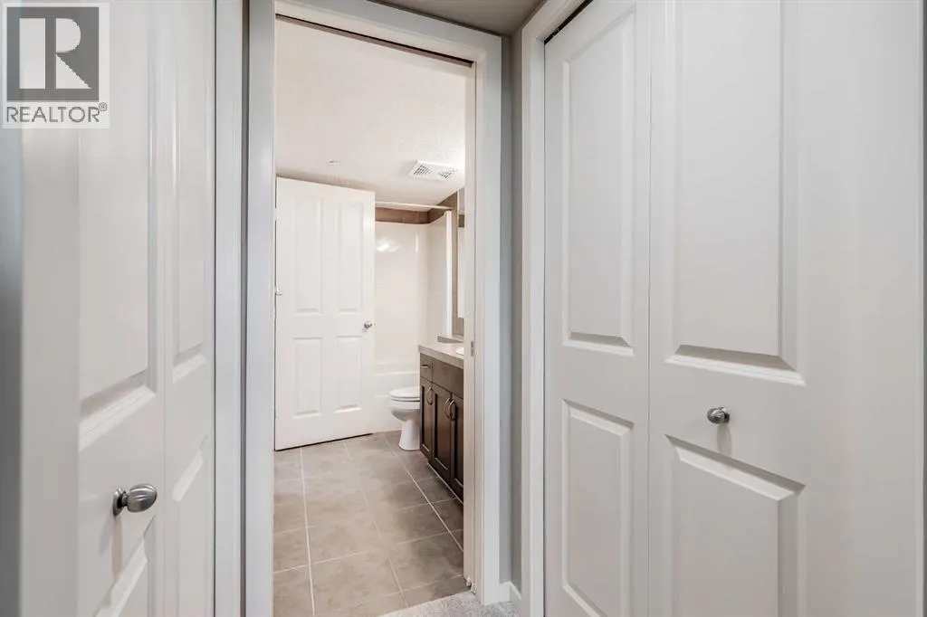 1305, 4 Kingsland Close SE