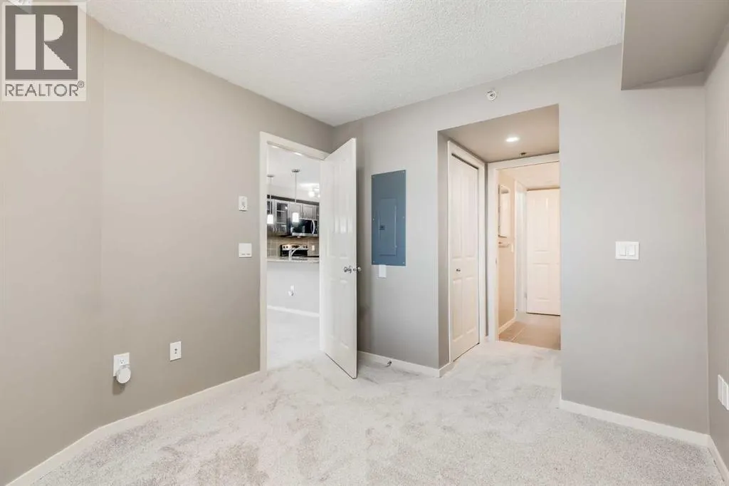 1305, 4 Kingsland Close SE