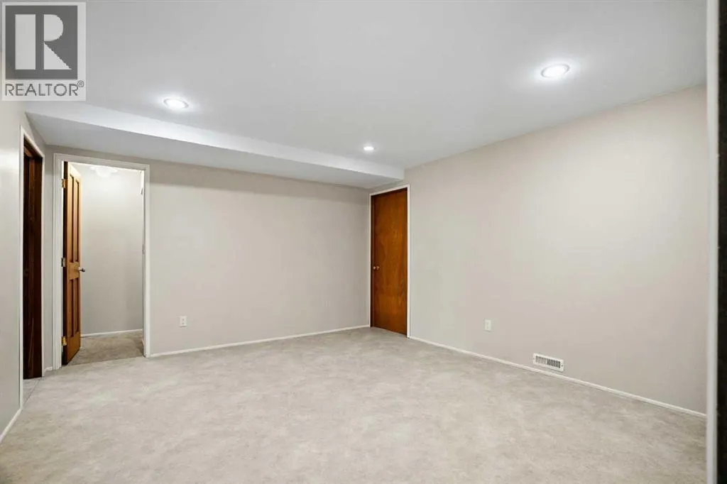 827 Lake Emerald Place SE