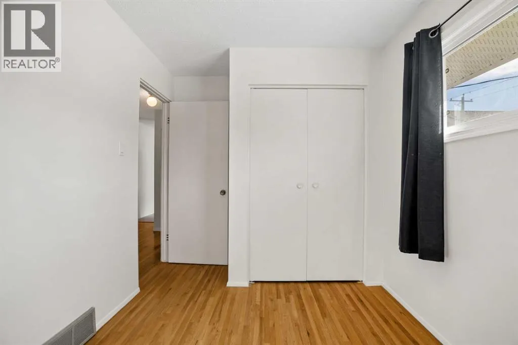 827 Lake Emerald Place SE