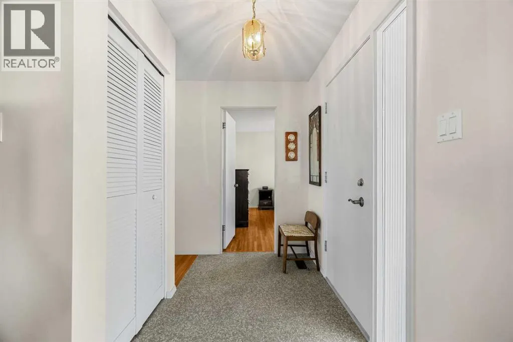 827 Lake Emerald Place SE