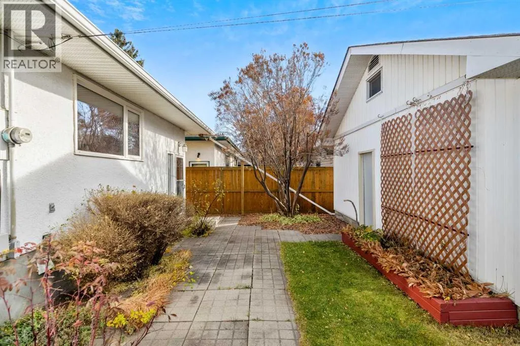 827 Lake Emerald Place SE