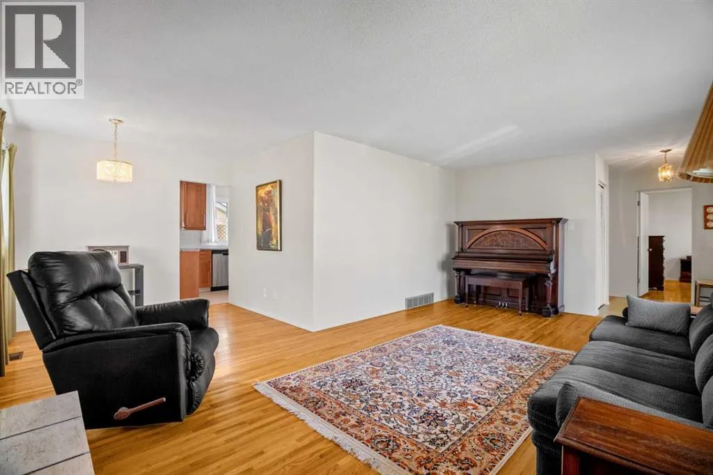 827 Lake Emerald Place SE