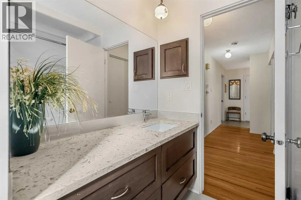 827 Lake Emerald Place SE