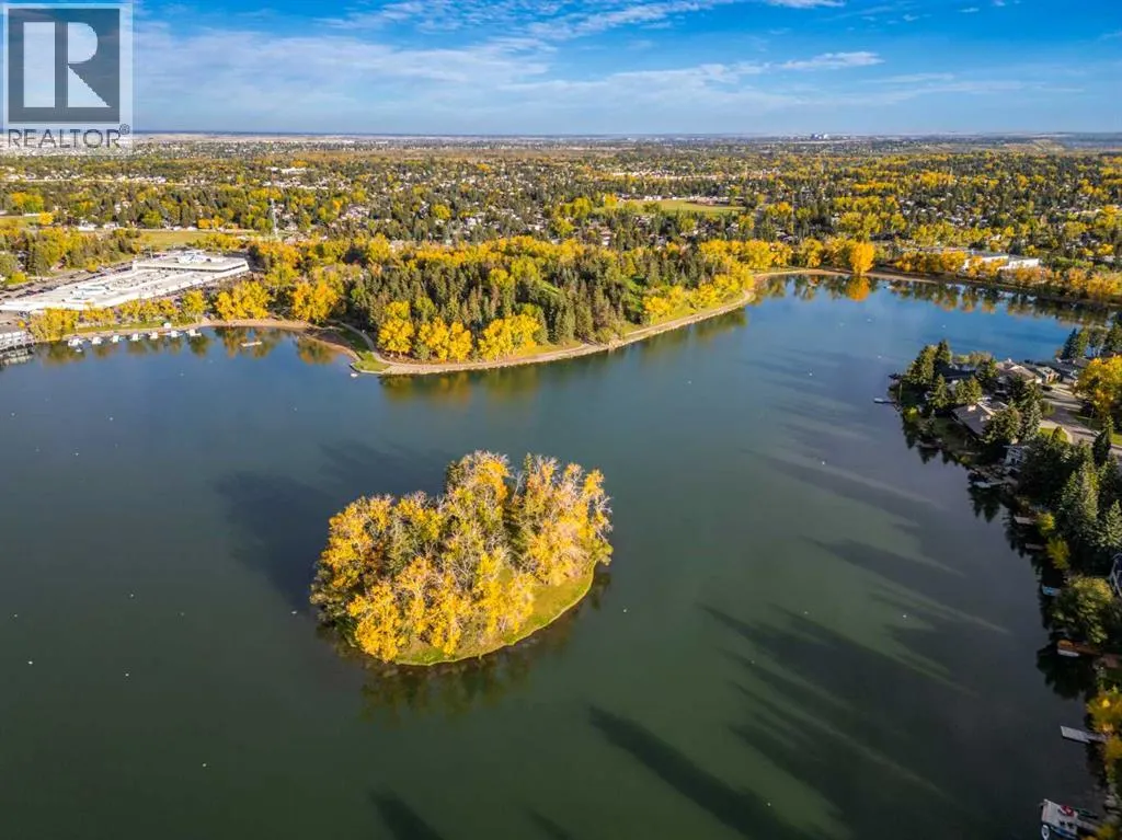 827 Lake Emerald Place SE