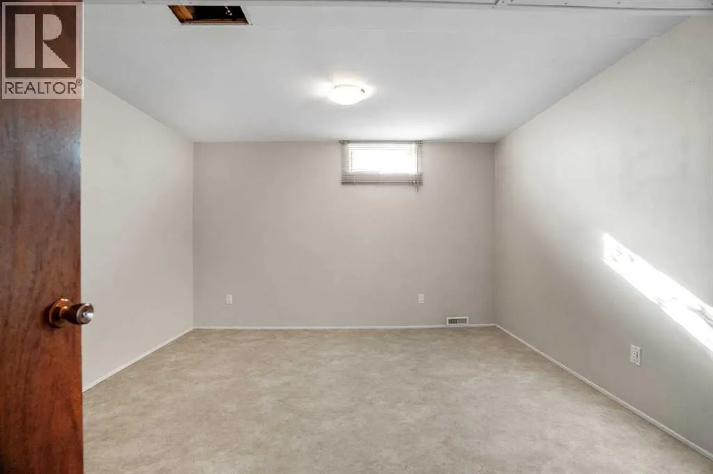 827 Lake Emerald Place SE