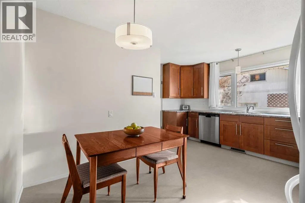 827 Lake Emerald Place SE