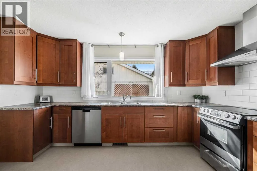 827 Lake Emerald Place SE