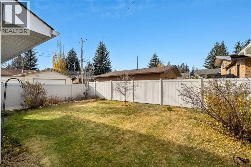 827 Lake Emerald Place SE