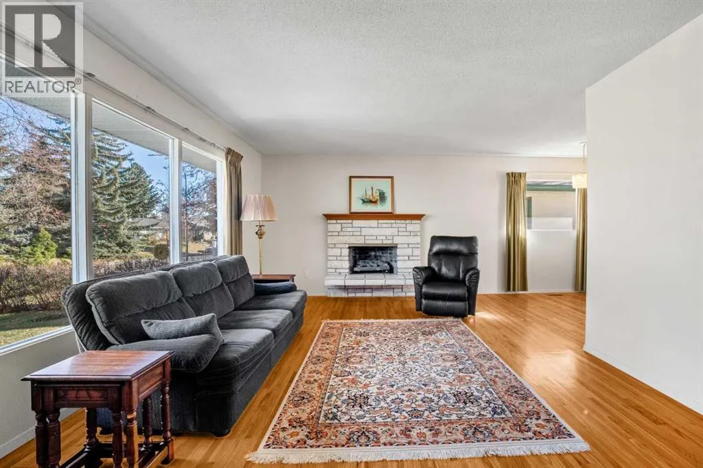 827 Lake Emerald Place SE