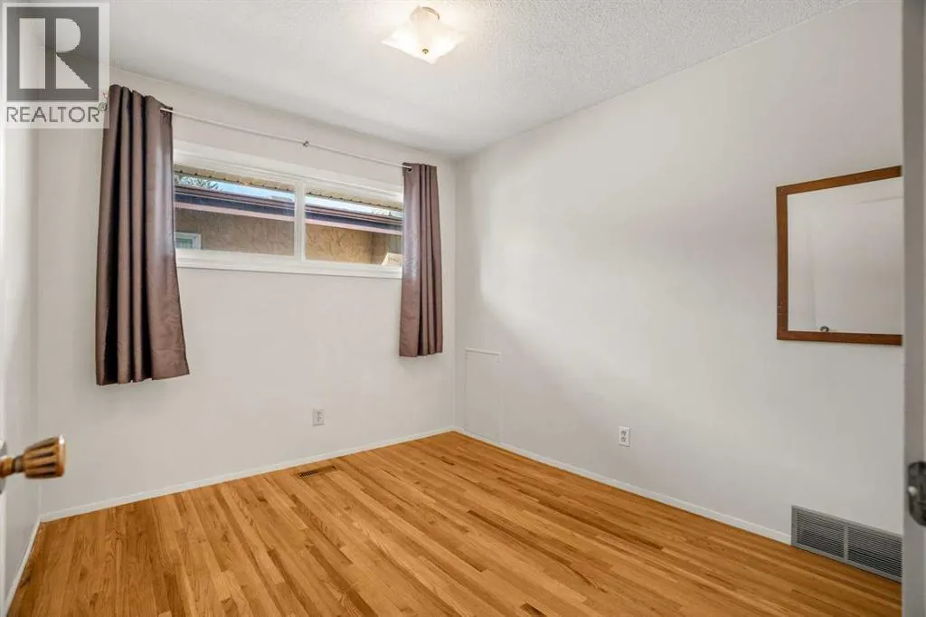 827 Lake Emerald Place SE