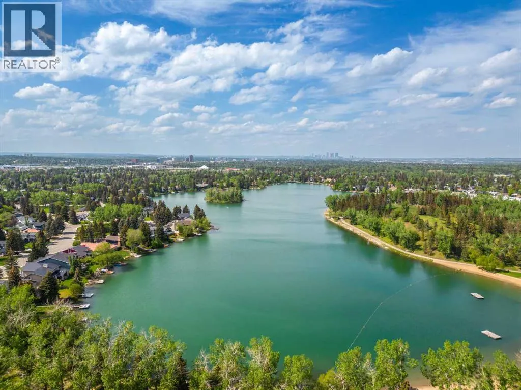 827 Lake Emerald Place SE