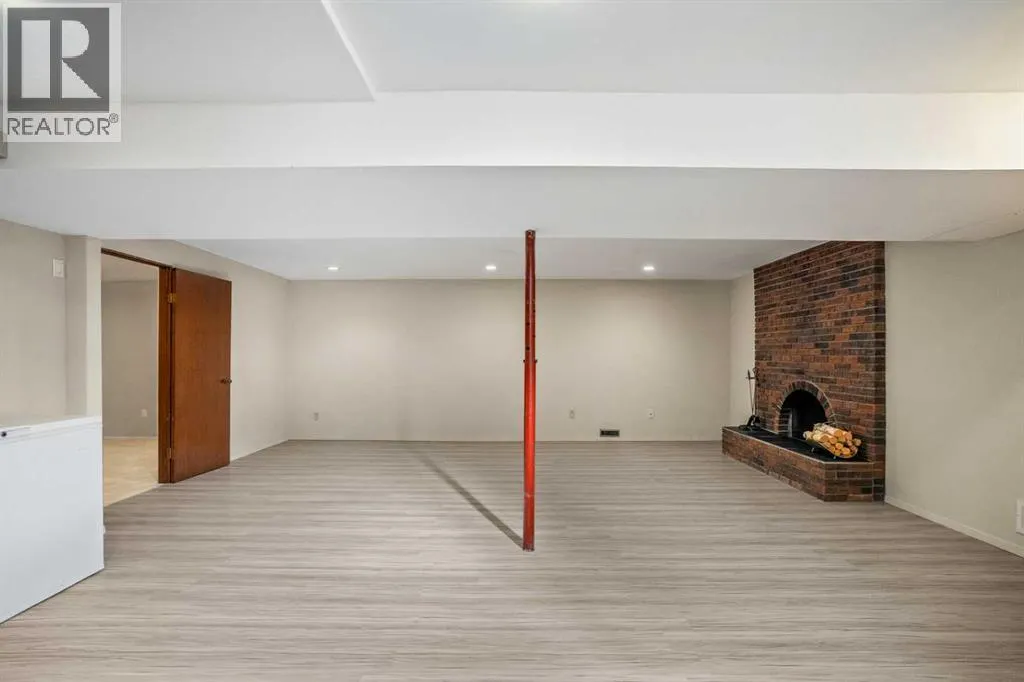 827 Lake Emerald Place SE